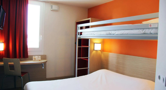 Трёхместный номер Standard Kyriad Direct Mont De Marsan - St Avit