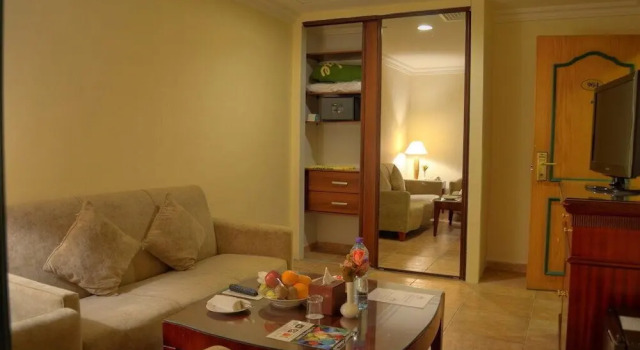 Трёхместный полулюкс Belle Vue Hotel