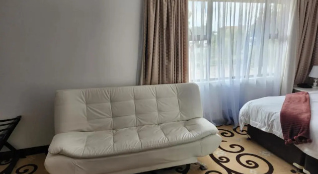 Люкс Executive Palm Continental Hotel