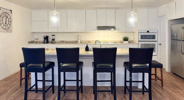 Коттедж Spacious 3BR House Near Iconic Sandy Beach