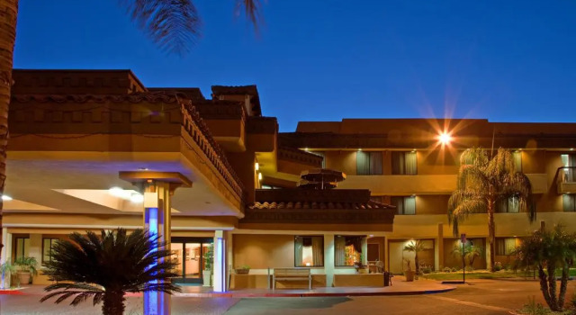 Hotel XOLA, A Trademark Collection Hotel, Book Hotel Moreno Valley Californien