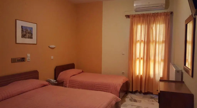 Трёхместный номер Standard Spanias Hotel