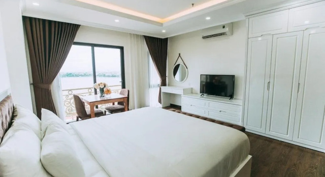 Queenie Hotel