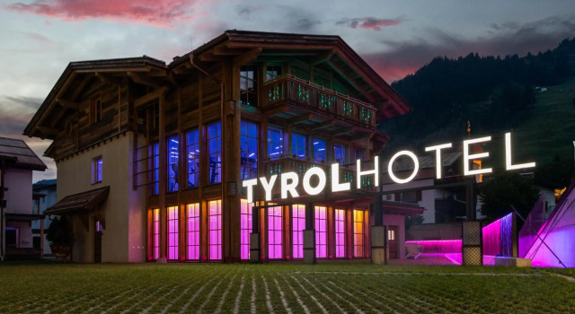Raffls Tyrol Hotel, Забронировать Отель Отели Санкт-Антон-ам-Арльберг с бассейном, рядом с Горнолыжный подъемник Гампенбан, Бассейн