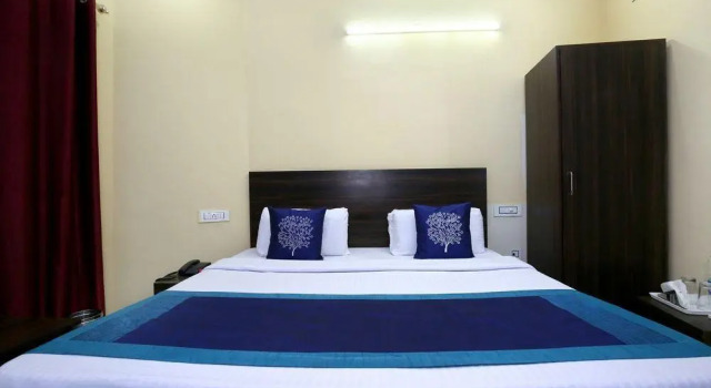 OYO 10261 Hotel Sunrise