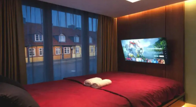 Crimson Autumn Suites JP, Забронировать Отель «постель и завтрак» Ольборг 
