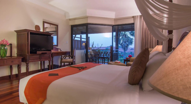 Номер Deluxe с видом на бассейн Palace Residence & Villa Siem Reap