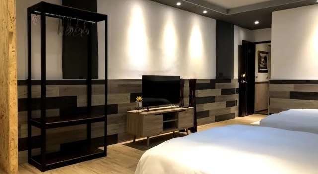 Четырёхместный номер Deluxe с балконом First Place B&B