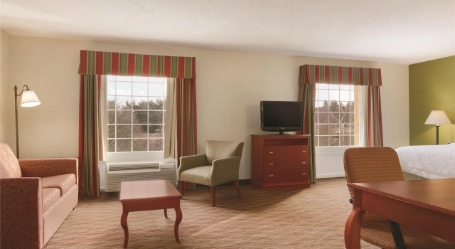 Люкс Hampton Inn & Suites Greenfield