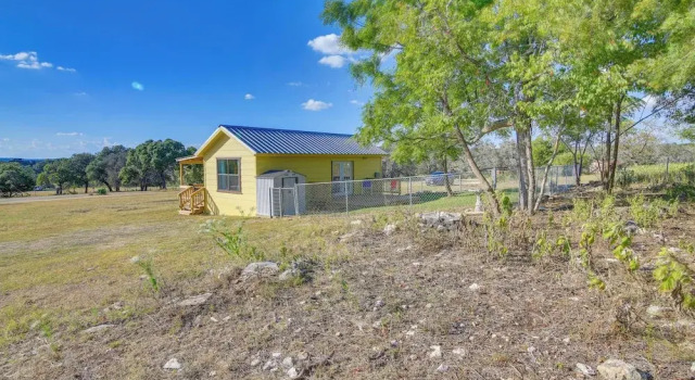 Ranch Cabin w/ Decks, 10 Mi to Fredericksburg