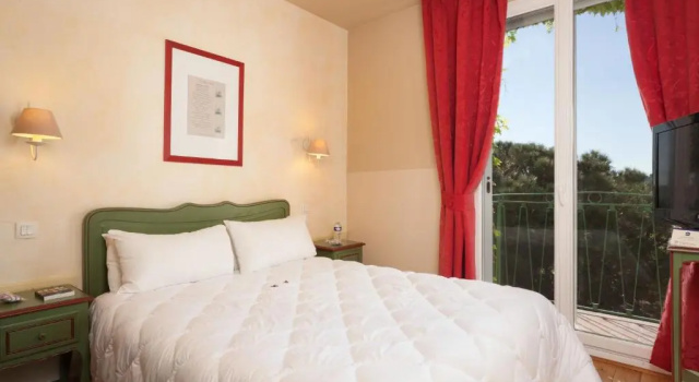 Двухместный номер Superior Logis Hotel Les Vignes Blanches
