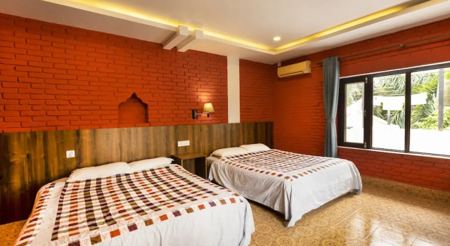 Двухместный номер Deluxe с 2 комнатами с балконом и с видом на сад Hotel Parkside & Swimming Pool- Closer To Nature, Close To You