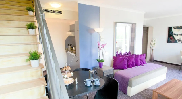 Апартаменты Comfort c 1 комнатой с балконом 24hours Apartment Hotel