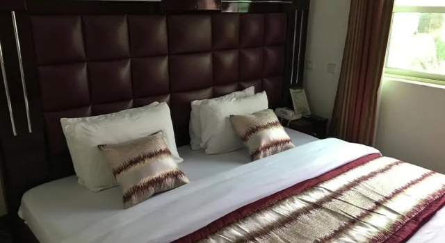 Номер Classic Twin Tower Hotel