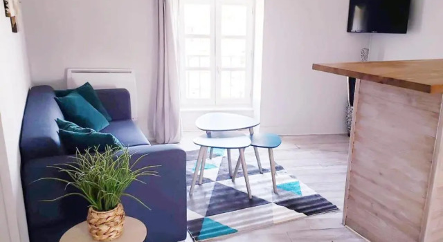 Appartement F2 centre-ville ISSOIRE avec jolie vue, Prenota Appartamento Hotel a Alvernia con parcheggio, Parcheggio