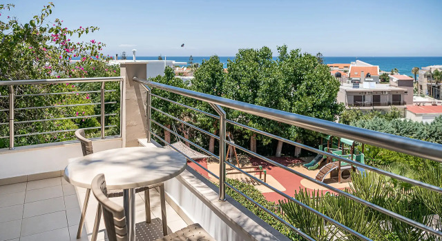 Люкс Superior с балконом Porto Platanias Village Resort