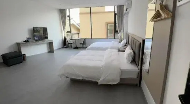 Четырёхместный люкс с 2 комнатами Mushang Yunfeng Hotel