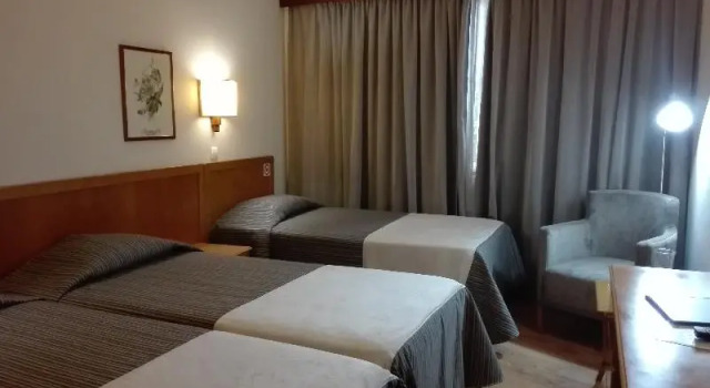Трёхместный номер Standard с балконом Hotel Do Centro