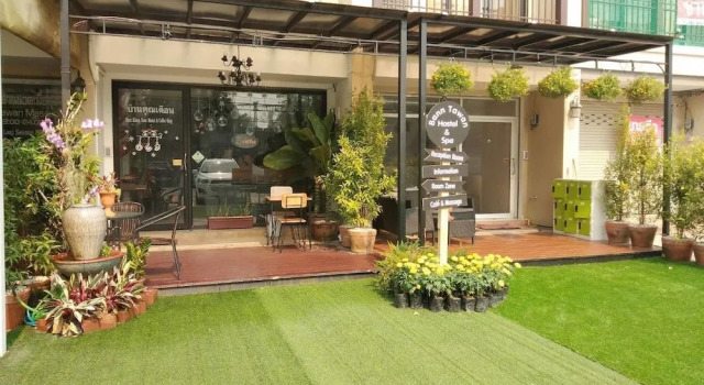 Bann Tawan Hostel Chiang Rai, Забронировать Хостел Отели Чианграй с парковкой, рядом с Old Bus Station, Парковка