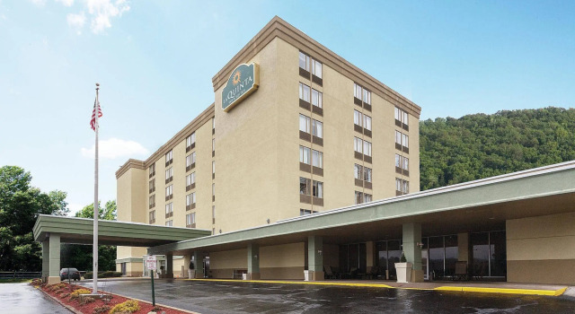 La Quinta Inn & Suites Pittsburgh North - McKnight, 预订 酒店 匹兹堡 宾夕法尼亚州
