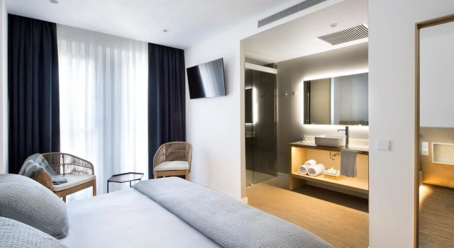 Hotel Boutique dONNA, Забронировать Бутик-отель Отели Кастельдефельс с бассейном, рядом с Британская школа Барселоны, Бассейн