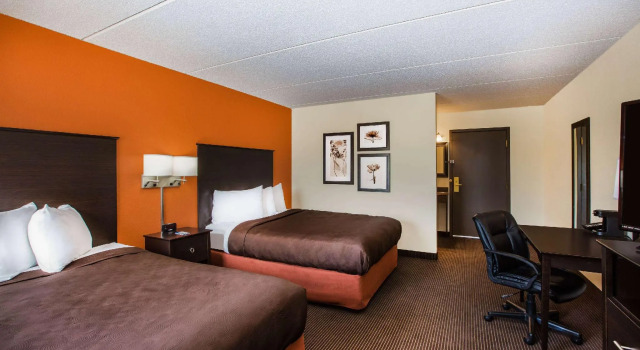 Четырёхместный номер Standard AmericInn by Wyndham Baxter Brainerd