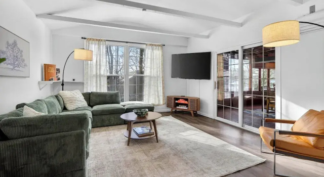 Riverfront Home w/ Tranquil Views in Schaghticoke, 预订 度假屋 沃特福德 纽约州