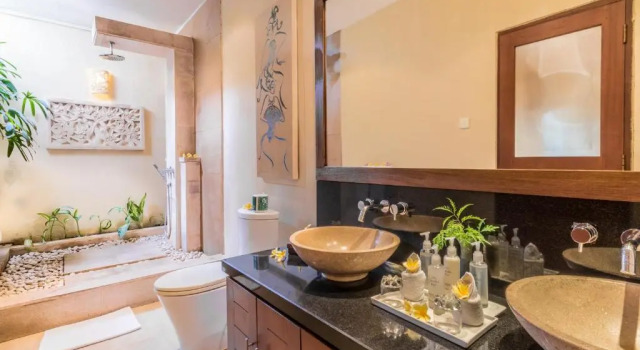 Вилла с 3 комнатами Villa Seriska Seminyak, 5-Star Private Pool Villa, Walk to Dining & Shopping