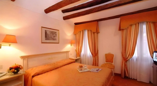Hotel Ambassador Tre Rose
