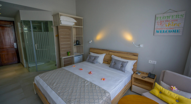 Le Peninsula Bay Beach Resort