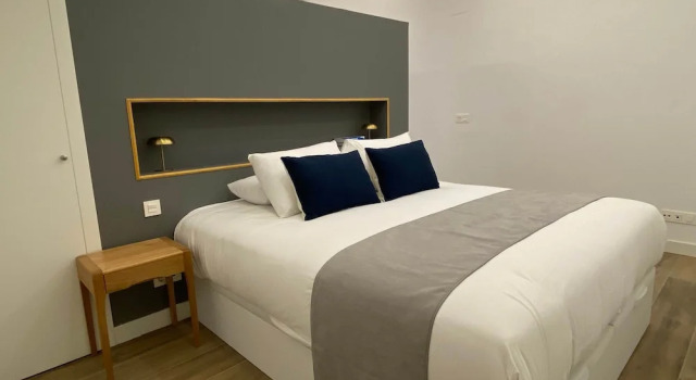 w Warm Modern 1BR Apartment in Chueca, Забронировать Апартаменты/квартира Апартаменты Мадрида, рядом с Asociación Española de Cooperación Europea, Апартаменты/квартира