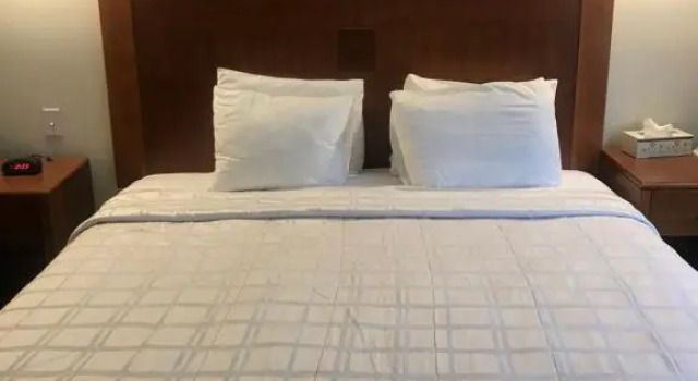 Студия Crescent Suites Hotel