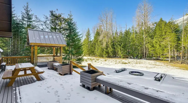 Коттедж Deck, Hot Tub & Fire Pit: Mtn-view Packwood Cabin