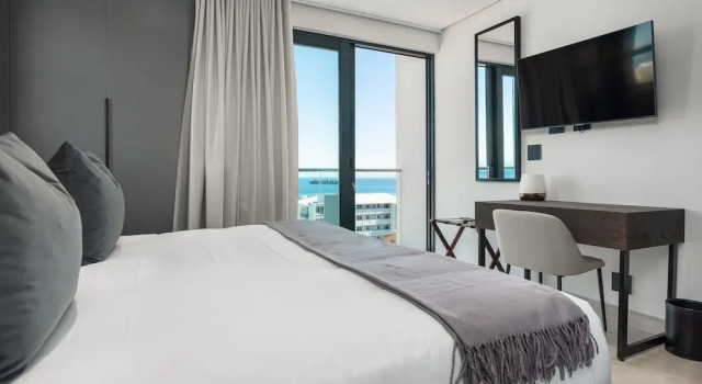 Студия Grand с балконом One Calais Luxury Apartments