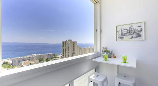 Студия с балконом и с видом на море FM Apartments