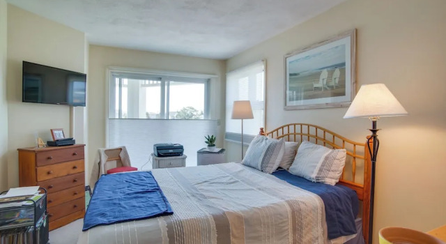 Апартаменты Breezy Oak Bluffs Condo - Steps to Inkwell Beach!