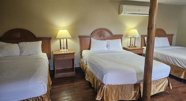 Трёхместный номер Standard Redrock Country Inn