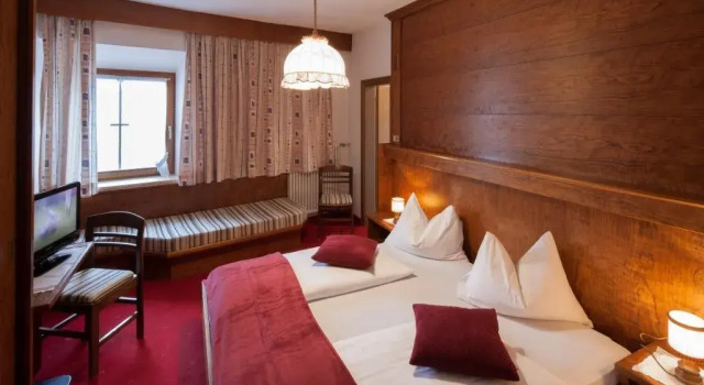 Hotel Post, Забронировать Отель Отели Курон-Веноста 3 звезды, 3*
