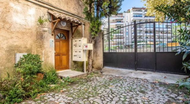 Cute Affordable 1-Br Minutes From Cannes Center, Забронировать Отель Бизнес-отели Канн, рядом с Музей моря, 4* 5*