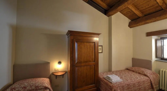 Borgotufi Albergo Diffuso, Book Pension Castel del Giudice Majella