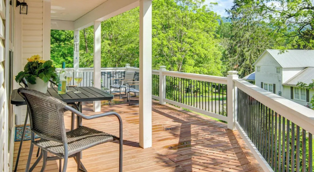 Коттедж Walk to Dtwn Waynesville: Home w/ Deck!