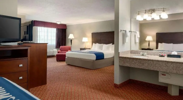 Четырёхместная студия Days Inn by Wyndham Whitmore Lake Near Ann Arbor And Brighton