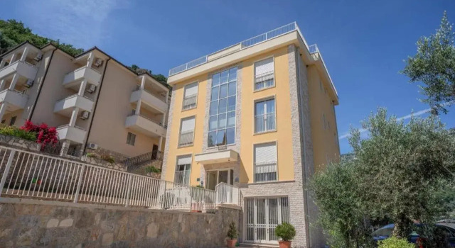 Apartments Bonazza, Book Apartment Hotels in Budva County with Parking, Parking