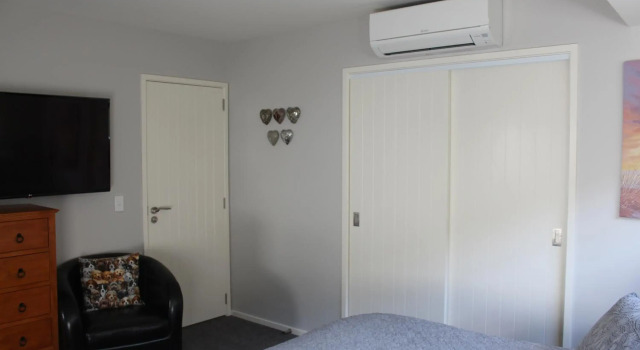 Blue Skies Guest Accommodation, Забронировать Гостевой дом Озеро Хайес 