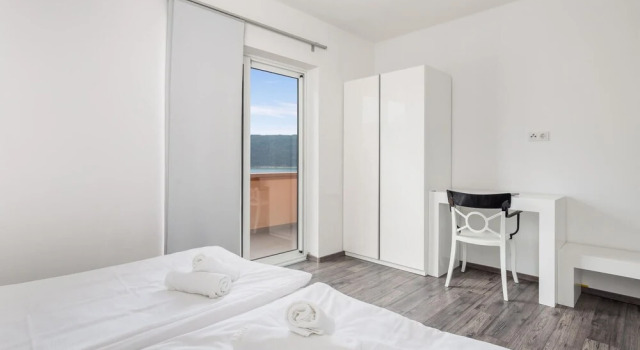 Beautiful Apartment in Kampor With Wifi, 3 Bedrooms and Swimming Pool, Varaa Huoneisto Hotellit Kvarner Islands uima-altaalla, Uima-allas