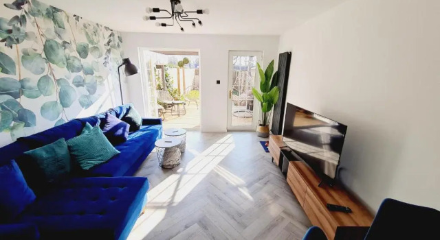 Коттедж Beautiful 2bed house with garden, walking distance to town - FREE parking