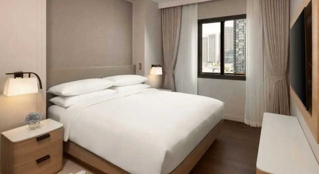 Двухместный люкс c 1 комнатой с балконом и с видом на город Marriott Executive Apartments Bangkok, Sukhumvit 101