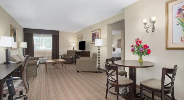 Люкс Holiday Inn Riverton-Convention Center by IHG