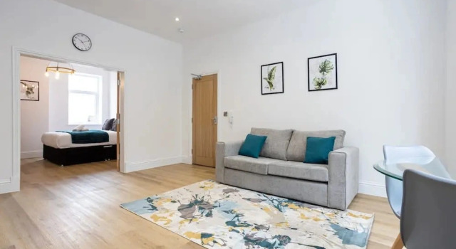 NEW Spacious Flat Ideal for Business Sleeps 4, Rezervați Apartament Apartamente în Merseyside, Apartament