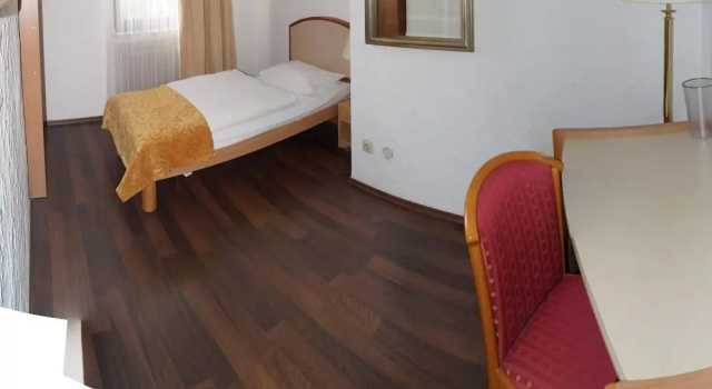 Eifel Hotel Haus West, Забронировать Отель Калль Айфель